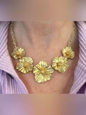 Gold Floral Five-Petal Statement Necklace - Women Jewelry